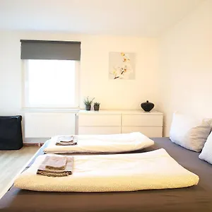 Charming & Cozy Retreat For 2 - Near Ringpark Apartment